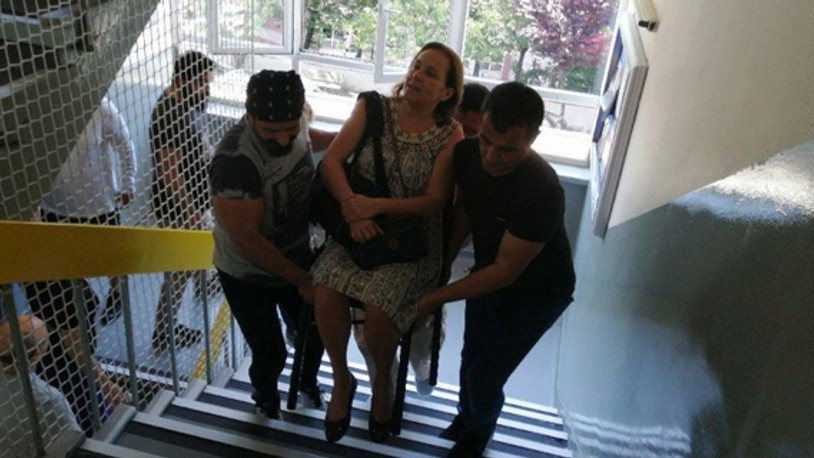 Merdiven çıkamayan seçmene 3’üncü katta sandık!