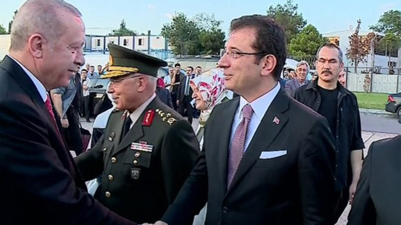 15 Temmuz etkinliğinde sela okunurken, İmamoğlu yuhalandı!