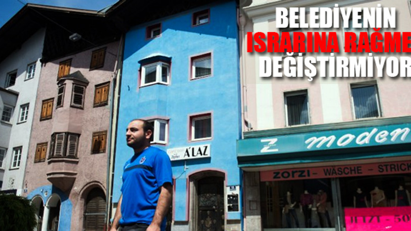 Avusturya'da tarihi binayı bordo maviye boyadı