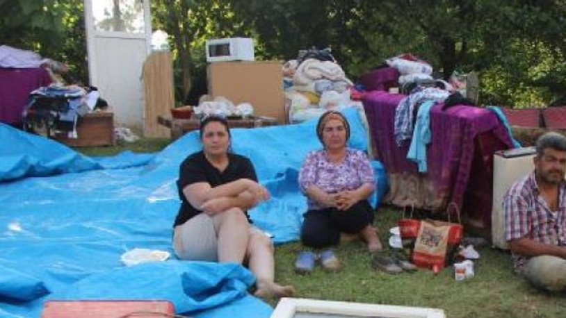 Düzce'de sel felaketi! Evlerinin bahçesinde yaşıyorlar