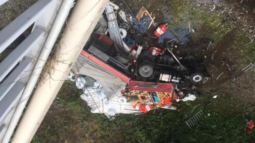 Feci kaza! TIR viyadükten uçtu