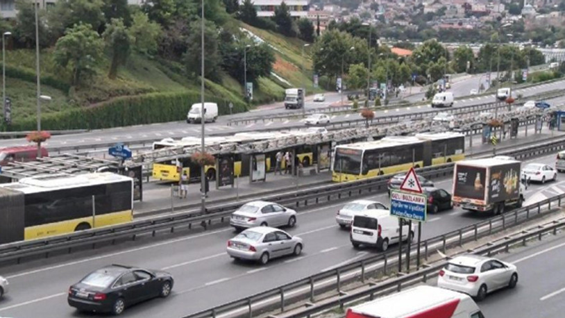 Metrobüste kız çocuğuna taciz iddiası