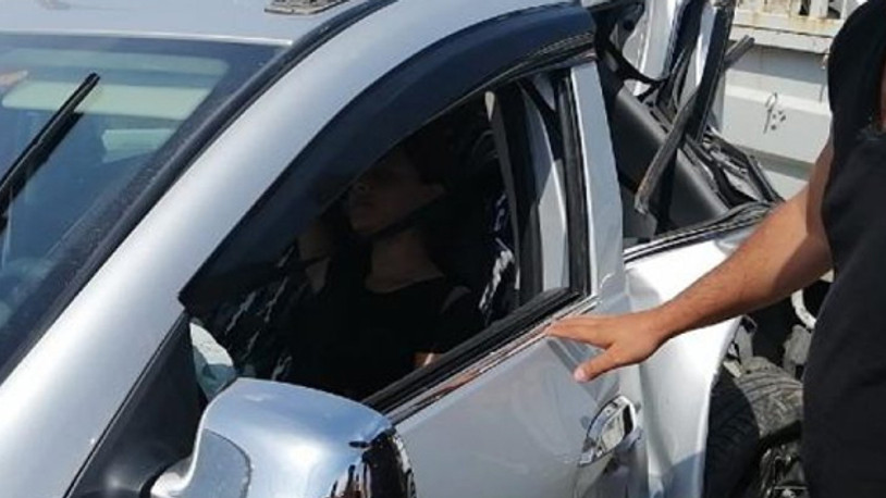 Otomobile kamyonet çarptı: Yaralılar var