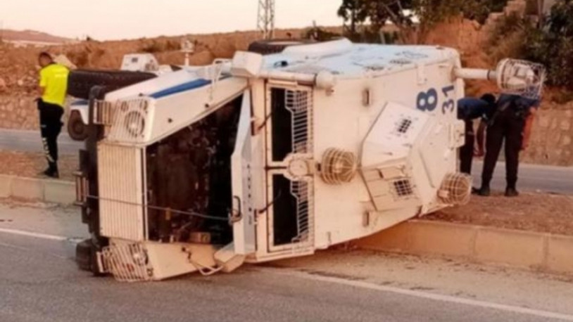 Hatay'da zırhlı polis aracı devrildi: 2 yaralı