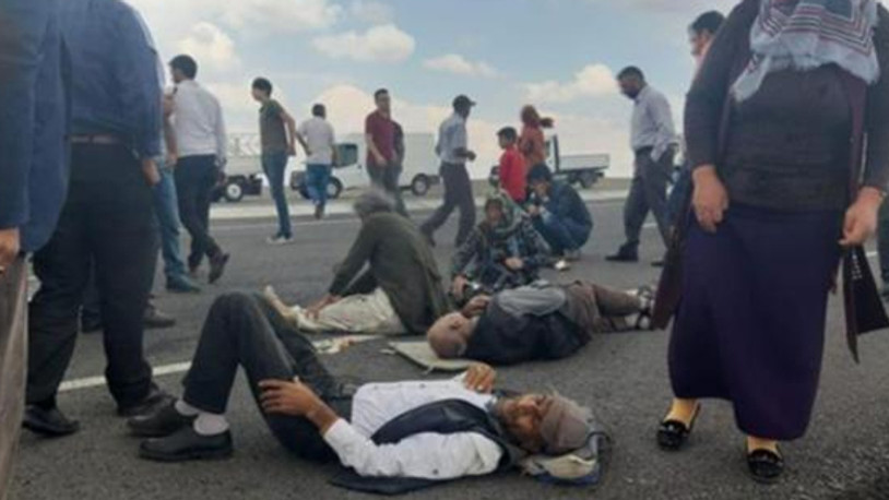 Kars'ta rüzgar minibüsü uçurdu!