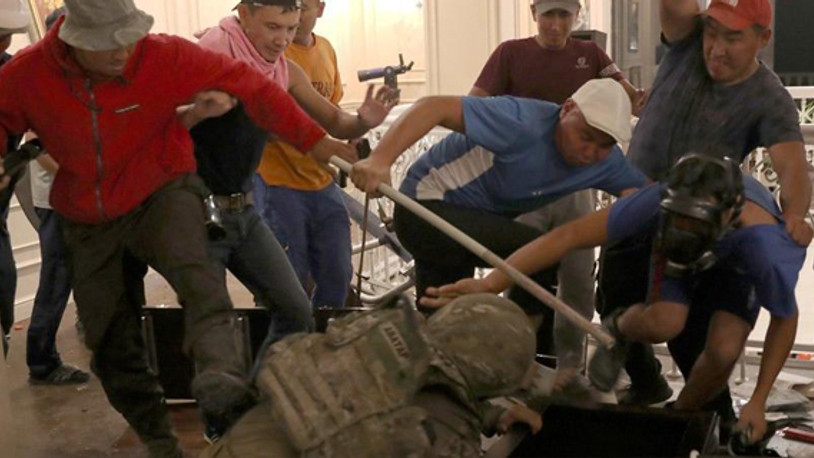 Kırgızistan’ın eski Cumhurbaşkanı gözaltına alındı: Bilinmeyen bir yere götürüldü