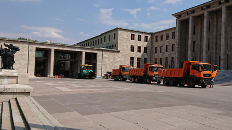 Meclis'te kamyon hareketliliği