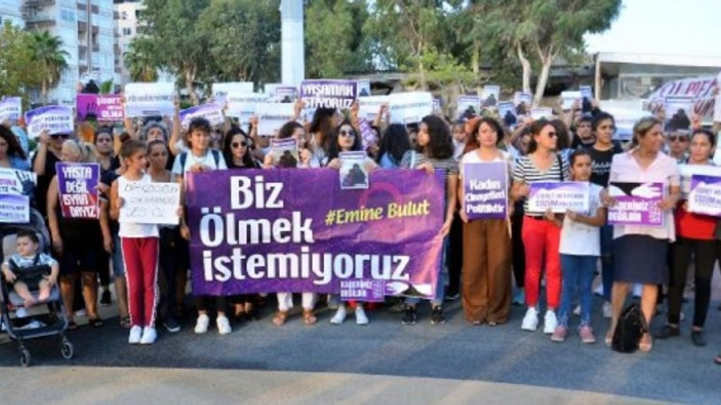Mersin'de kadın cinayetleri protesto edildi