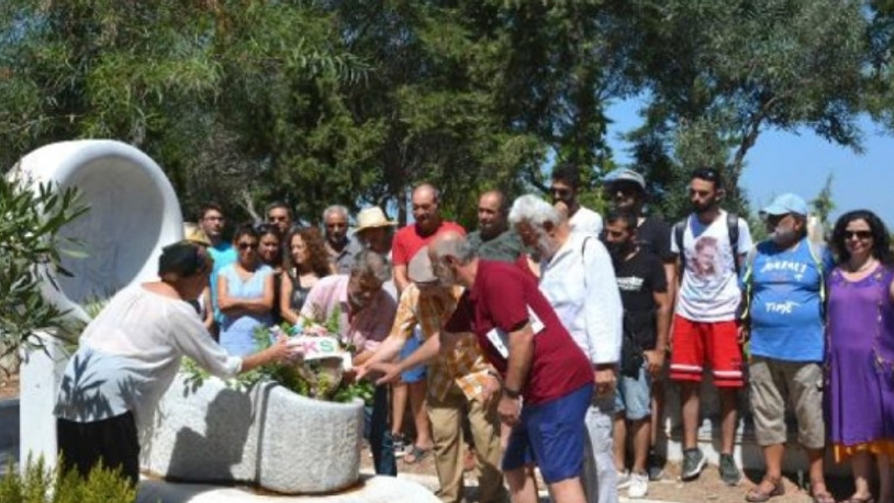 Usta şair Can Yücel mezarı başında anıldı 