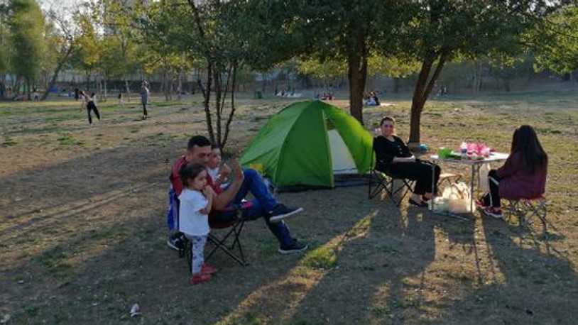 Esenler'de çadırlar kuruldu: Geceyi parkta geçirecekler