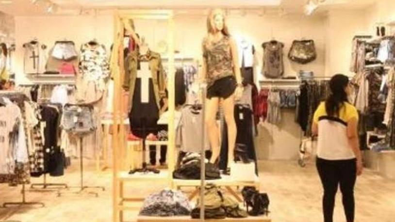 Giyim devi 100 mağazasını kapatacak!