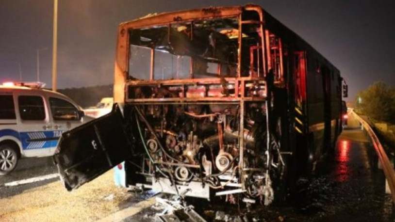 Halk otobüsü TEM otoyolunda alev alev yandı
