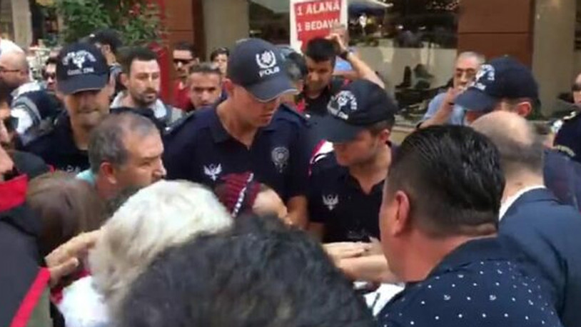 İzmir'de HDP'lilerin kayyum protestosuna 3 gözaltı