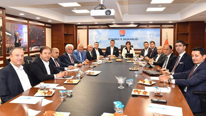 Kaftancıoğlu tüm belediye başkanlarını topladı