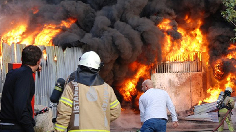 Kartal'da mobilya atölyesinde yangın