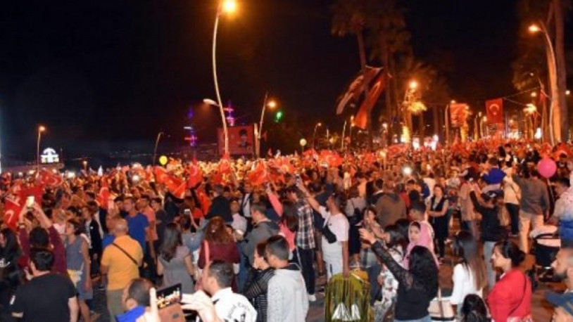 Marmaris'te 8 bin kişiyle 29 Ekim Cumhuriyet Bayramı yürüyüşü