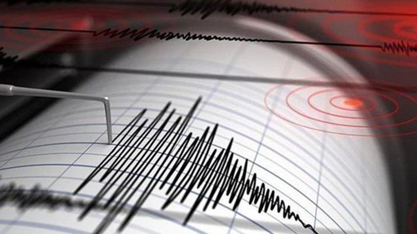 İzmir ve Antalya'da peş peşe korkutan depremler