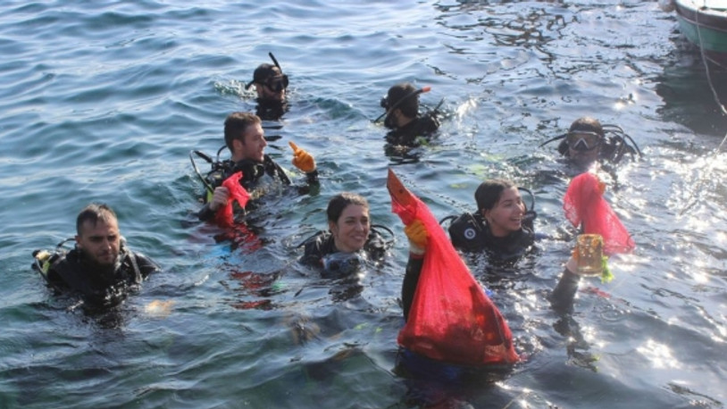 Denizden polis barikatı çıktı