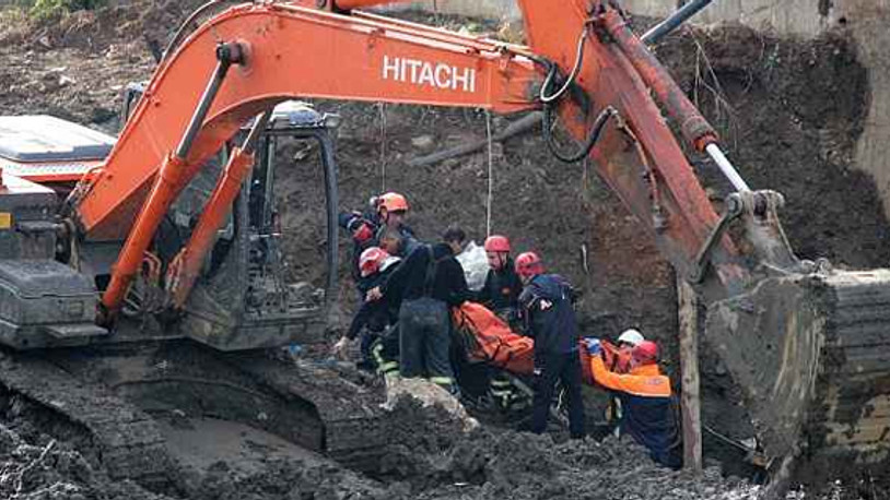 Göçükte kalan işçinin cansız bedenine ulaşıldı