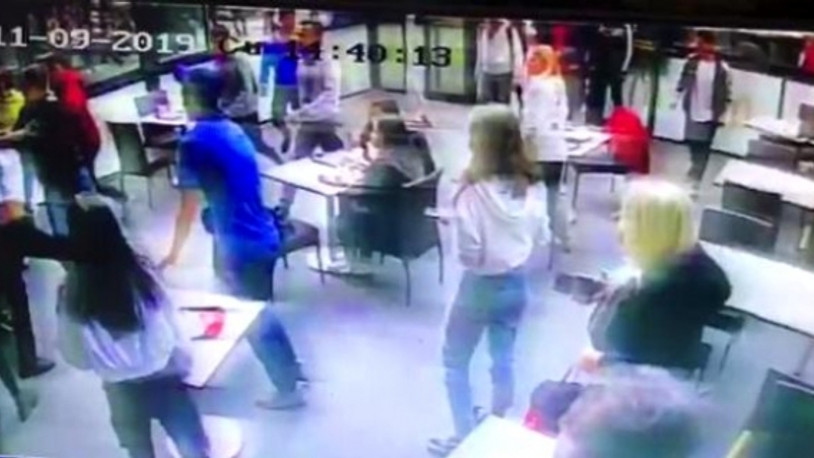 Uzman çavuş, restorandaki kavgayı havaya ateş açarak sonlandırdı