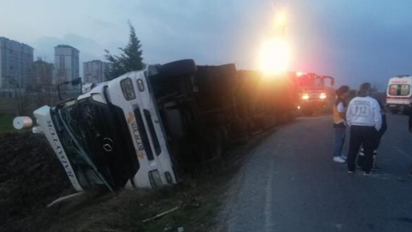 Virajı alamayan TIR'ın altında kalan bisikletli hayatını kaybetti