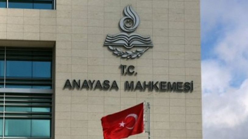 AYM, KHK'larla ilgili o düzenlemeyi iptal etti