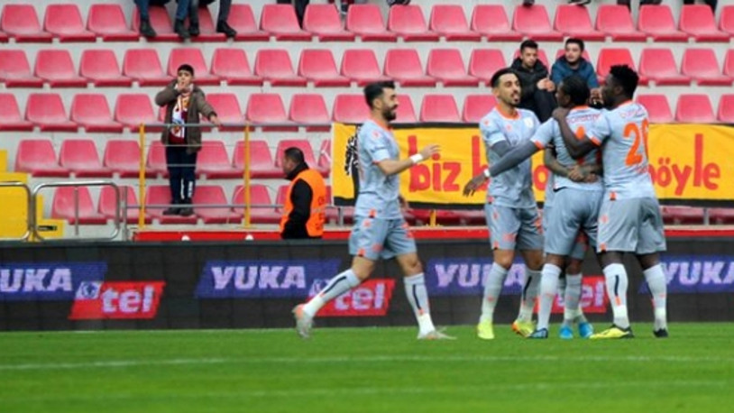 Başakşehir deplasmanda farka koştu