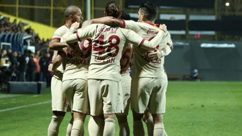 Galatasaray yıldızlarıyla turladı