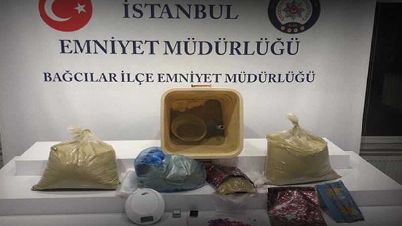 Hediye paketlerinden uyuşturucu çıktı