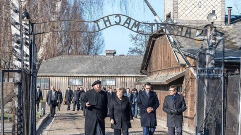 Merkel, Nazi Almanyası'nın en büyük toplama kampını ziyaret etti