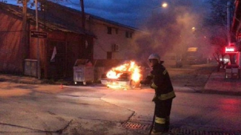 Seyir halinde alev alan otomobil yandı