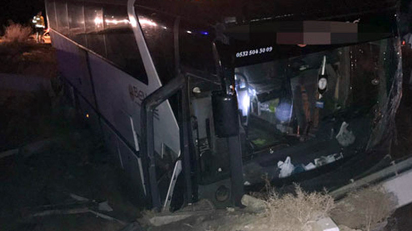 Taraftar otobüsü kaza yaptı: 19 yaralı!