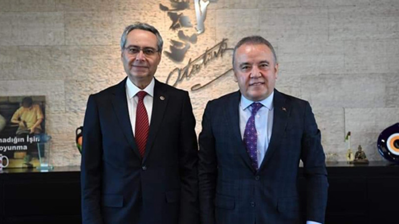 AKP'nin belediyeyi zarara uğratan Konyaaltı Sahil Projesi’nin  iptaline Zeybek'ten teşekkür