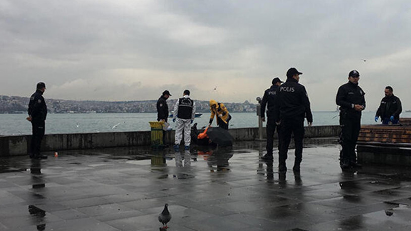 Beşiktaş sahilinde silahla intihar etti