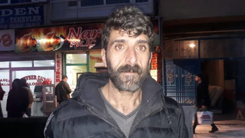 Depremzedeler ağır hasarlı evleri boşaltıyor