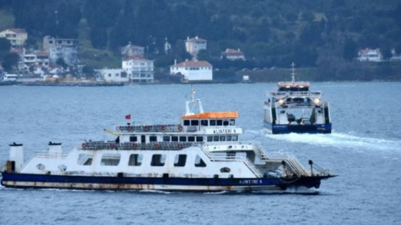 Gökçeada ve Bozcaada'da feribot seferlerine fırtına engeli