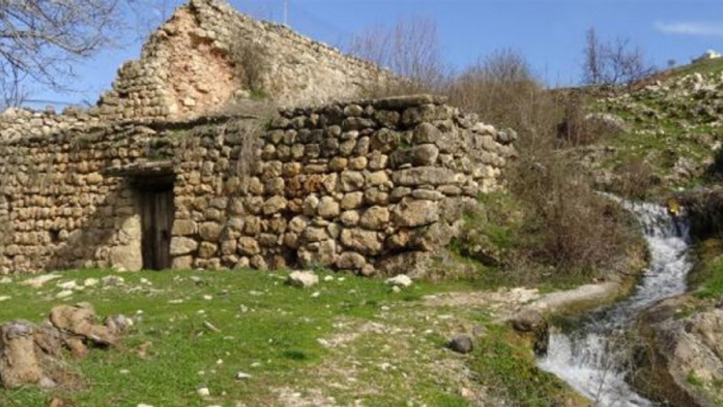 200 yıllık su değirmenleri kaderine terk edildi