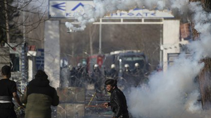 Sınırda insanlık dramı! 'Yunanistan gerçek mermi kullanıyor'