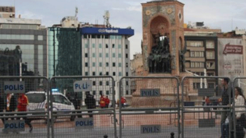 Taksim'de '8 Mart' bariyeri