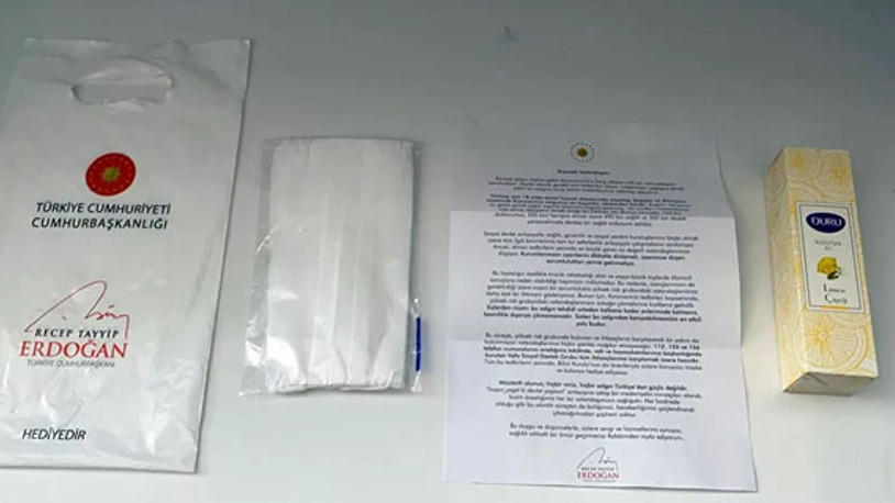 Bekçiler 65 yaş ve üstü vatandaşlara kolonya ve maske dağıtımına başladı: Erdoğan'ın mektubu da var