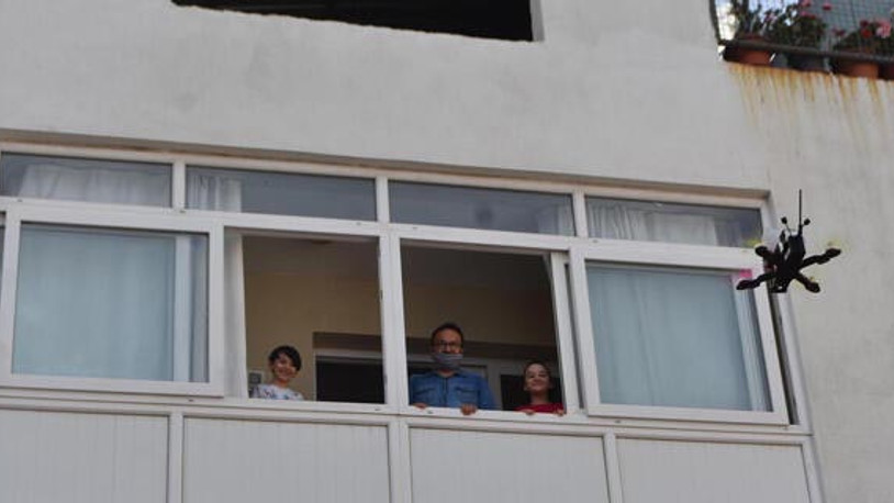 İzmir ve Ankara'da drone ile çocuklara bayram harçlığı