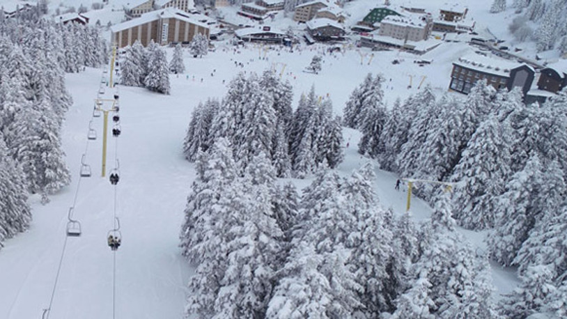 Uludağ'da kar yağıyor