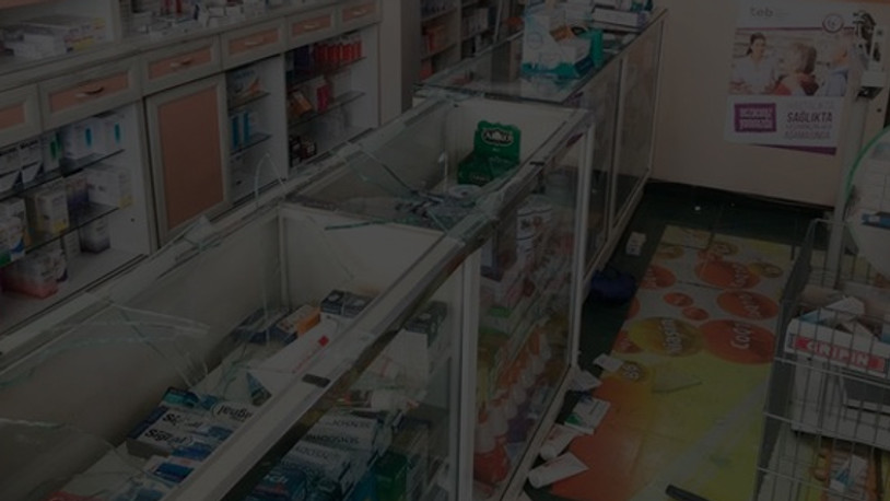 Bursa'da 30 kişilik grup eczaneye saldırdı