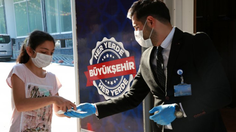 İBB, sınava giren öğrenciye destek oldu