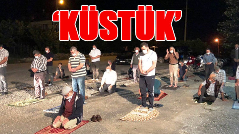 İmama darılan mahalleli, namazı kıraathane önünde kıldı