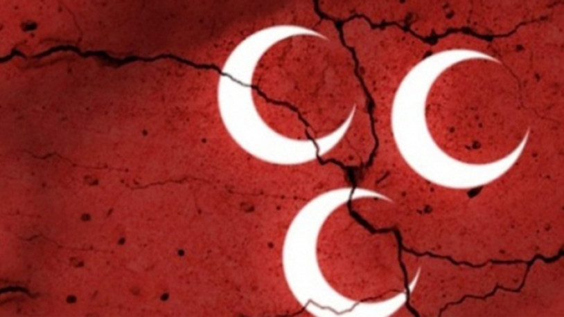 MHP'de peş peşe istifalar...