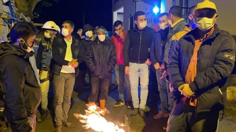Yurttaşlar geceyi ateş başında geçirdiler