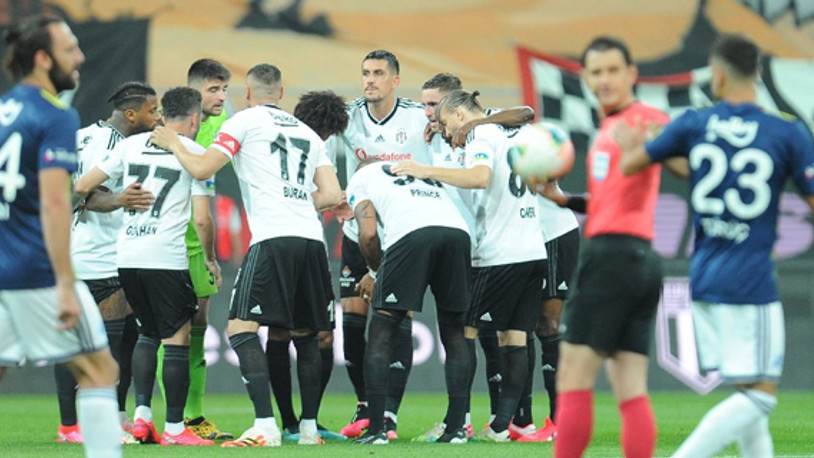 Beşiktaş - Fenerbahçe derbisinde 2 gol 1 kırmızı kart