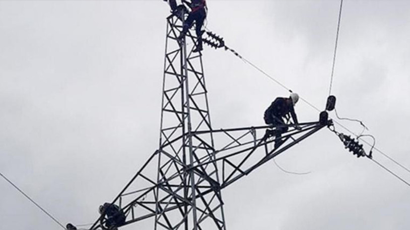Elektrik direğinden düşen 24 yaşındaki işçi öldü