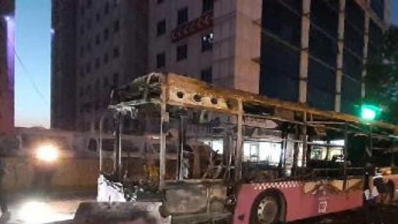 Esenyurt'ta belediye otobüsü kundaklandı